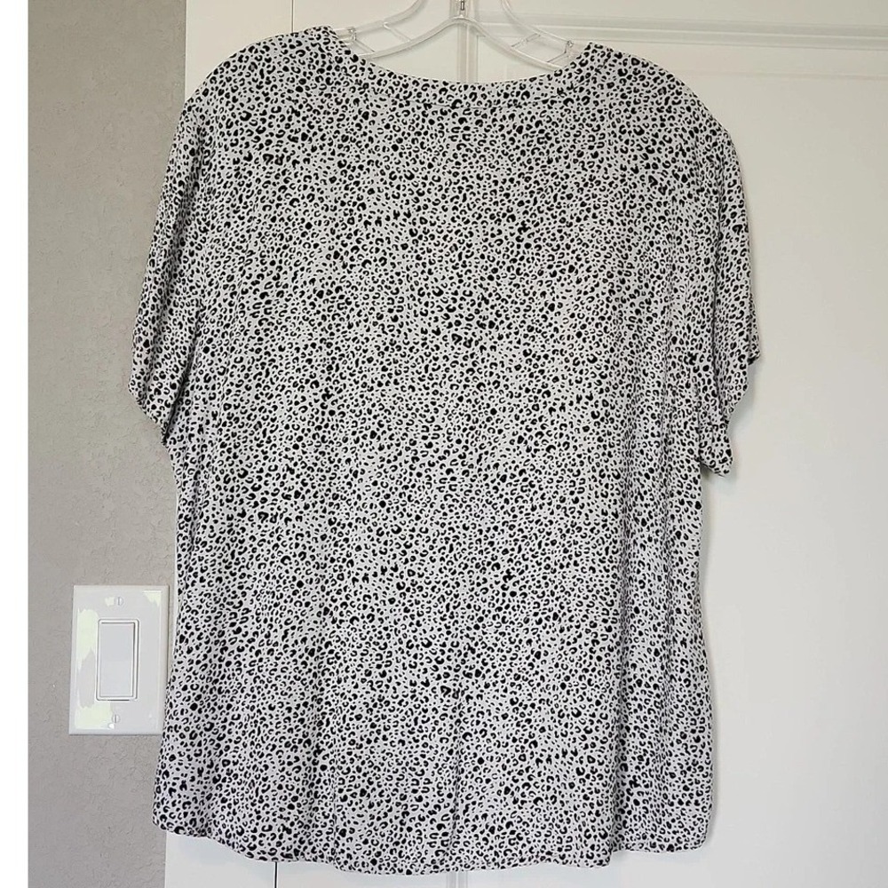 Amazon Essentials Womens Leopard Print Button Front Short Sleeve Shirt Large - Picture 2 of 4